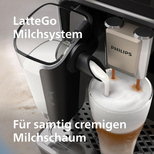Philips Serie 5500 Kaffeevollautomat – LatteGo Milchsystem, 20 heiße und kalte Kaffeespezialitäten, 40% leiser mit SilentBrew, Schwarz und Silber (EP5546/70)